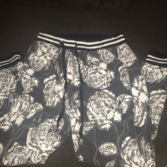 Rue21 Pants - FLORAL JOGGER PANTS